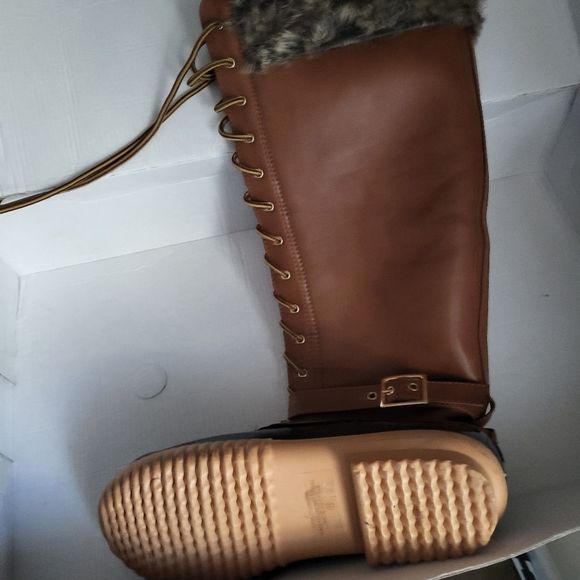 Duck Rain/Snow Boots - Picture 2 of 3